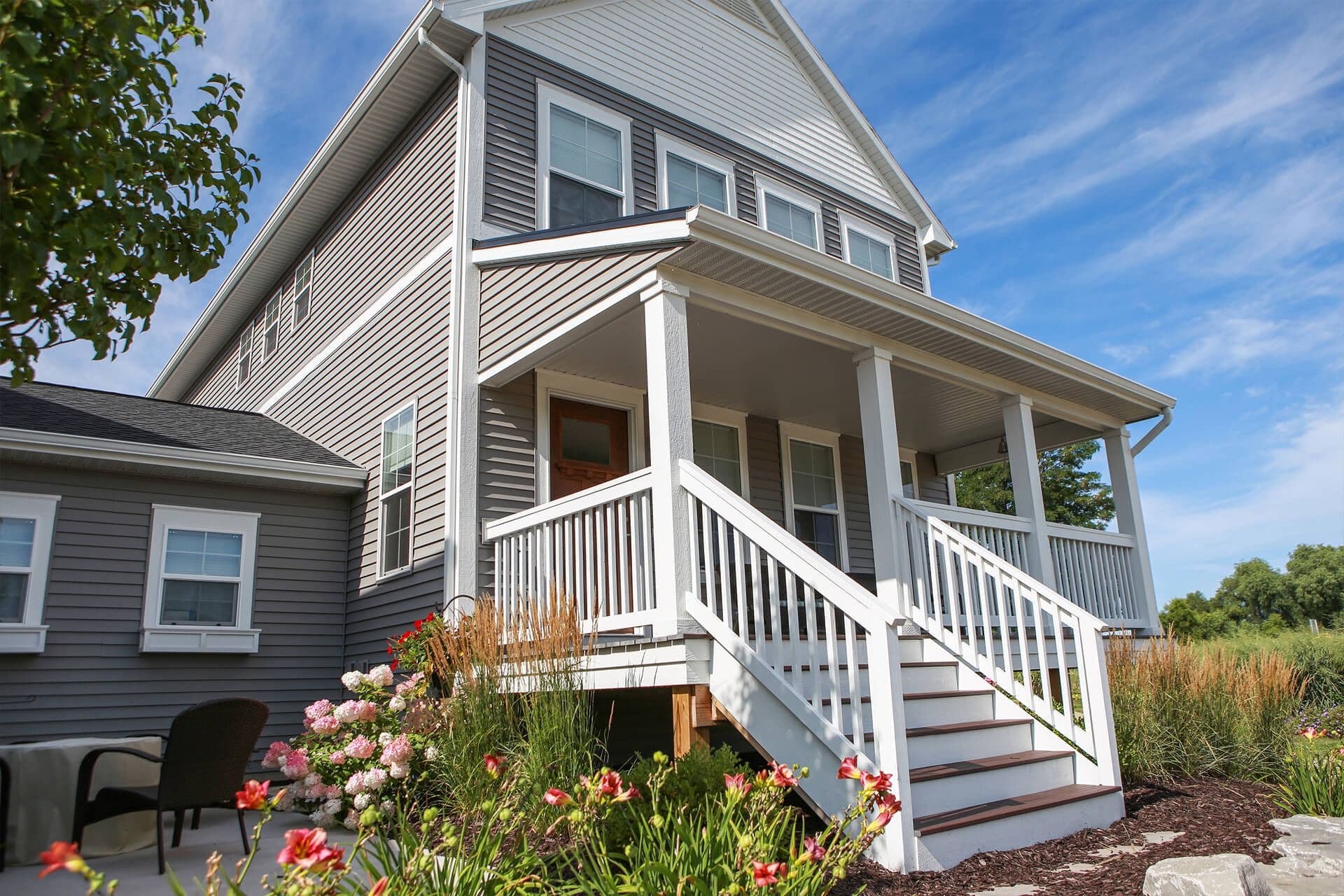 grey house banner